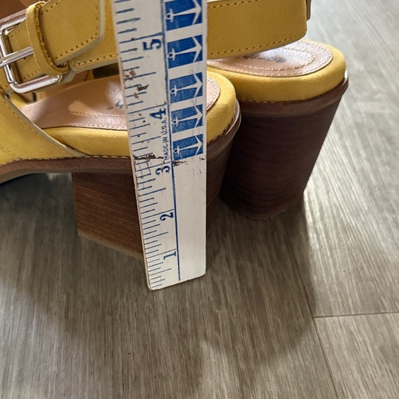 Earth Women's Braided Yellow Sandals - Picture 10 of 10